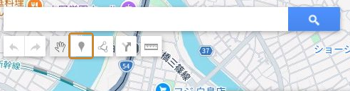 マイマップの検索欄の下にある、ピン形の「マーカーを追加」ボタン。